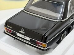 1/18 AUTOART MERCEDES BENZ 220D/8 LIMOUSINE 1969 - 76181