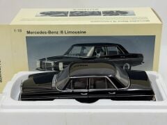1/18 AUTOART MERCEDES BENZ 220D/8 LIMOUSINE 1969 - 76181