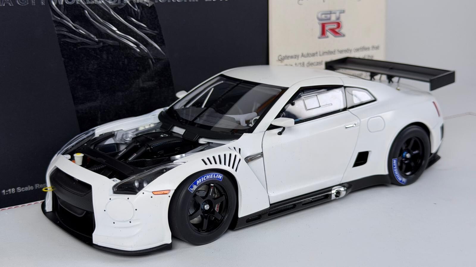 オートアート 81076 1/18 日産GTR FIA GT1 ホワイト AUTOart オートアート 1/18 Nissan 日産 GT-R FIA GT1 ワールド