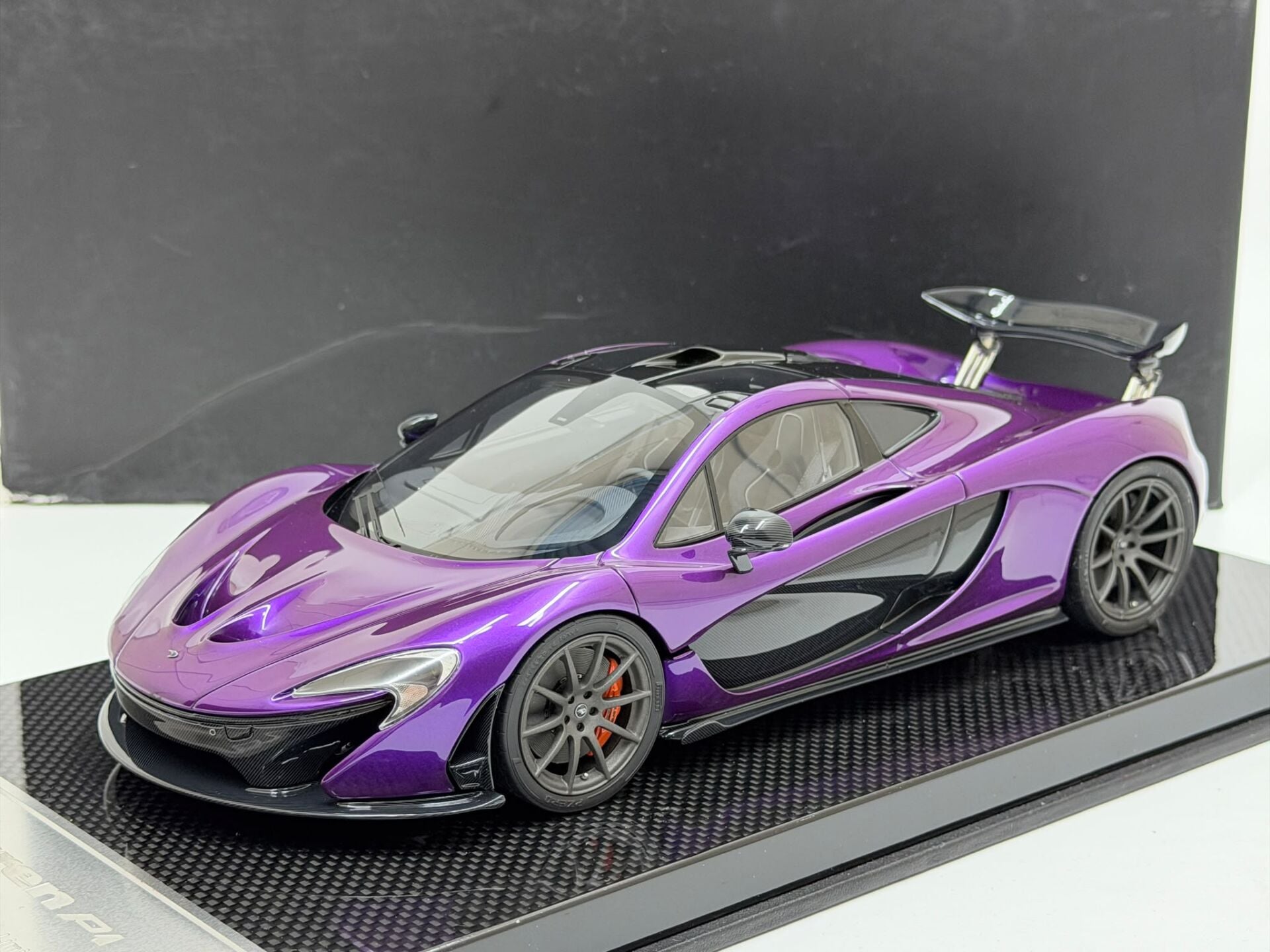 1/18 Dino Model McLaren P1 Violet Spectrum - MP015B