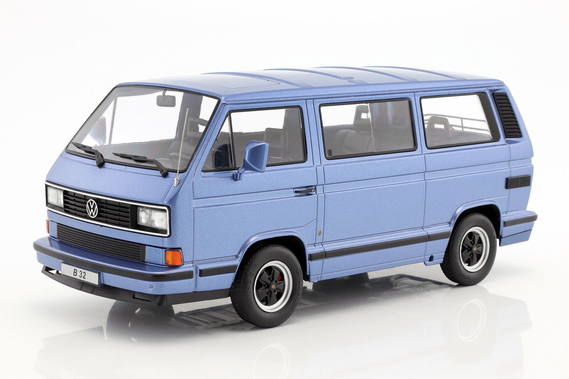 KK-SCALE - VOLKSWAGEN - T3 PORSCHE B32 MINIBUS 1984