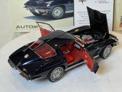 AUTOART - CHEVROLET - CORVETTE COUPE 1963