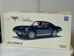 AUTOART - CHEVROLET - CORVETTE COUPE 1963