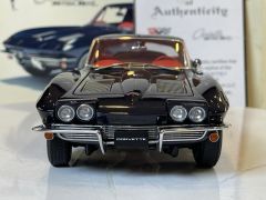 AUTOART - CHEVROLET - CORVETTE COUPE 1963