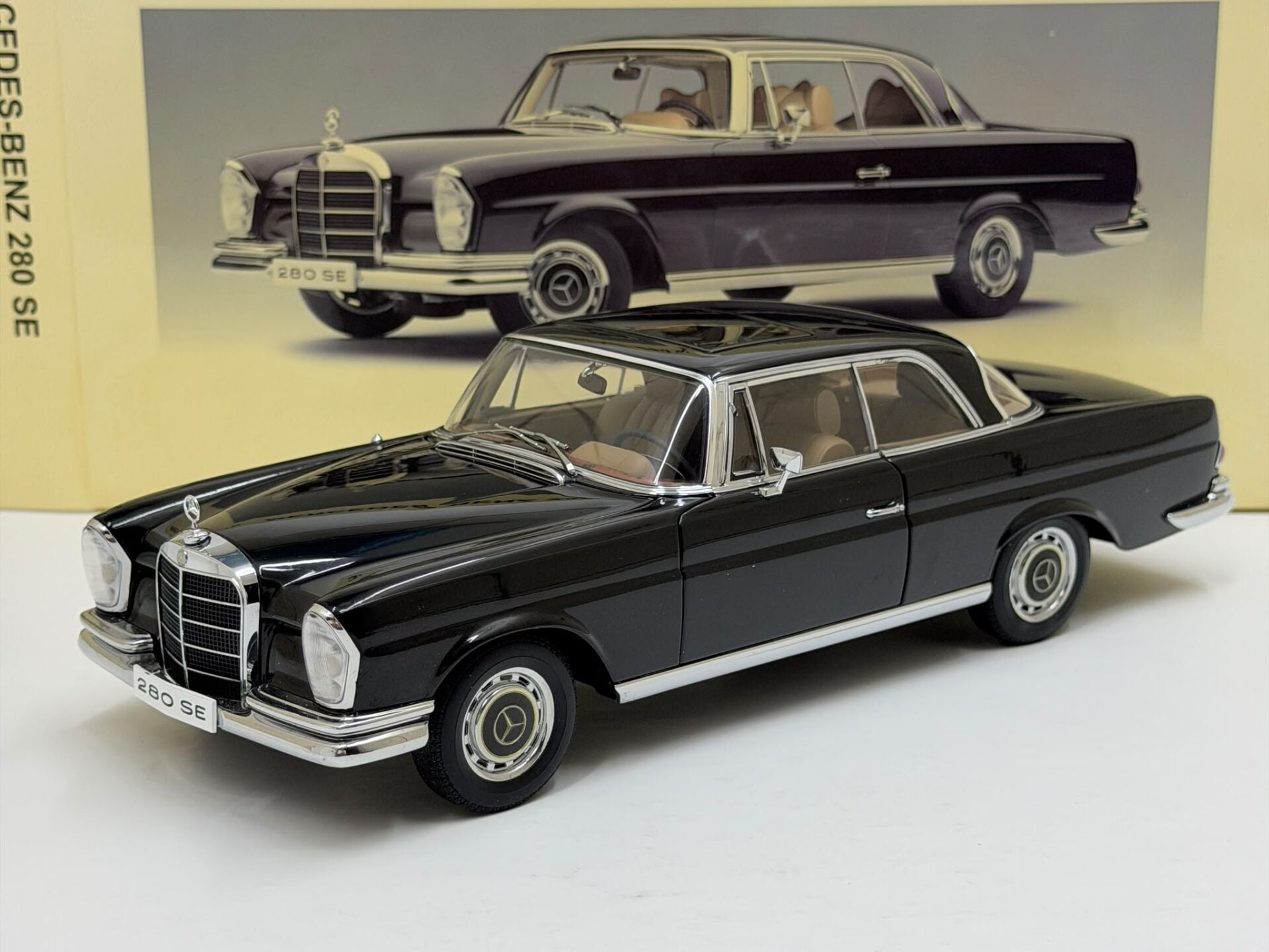 1/18 AUTOART MERCEDES-BENZ 280SE COUPE 1968 - 76286
