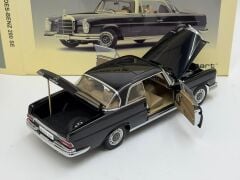 1/18 AUTOART MERCEDES-BENZ 280SE COUPE 1968 - 76286