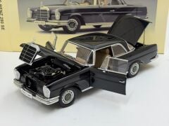 1/18 AUTOART MERCEDES-BENZ 280SE COUPE 1968 - 76286