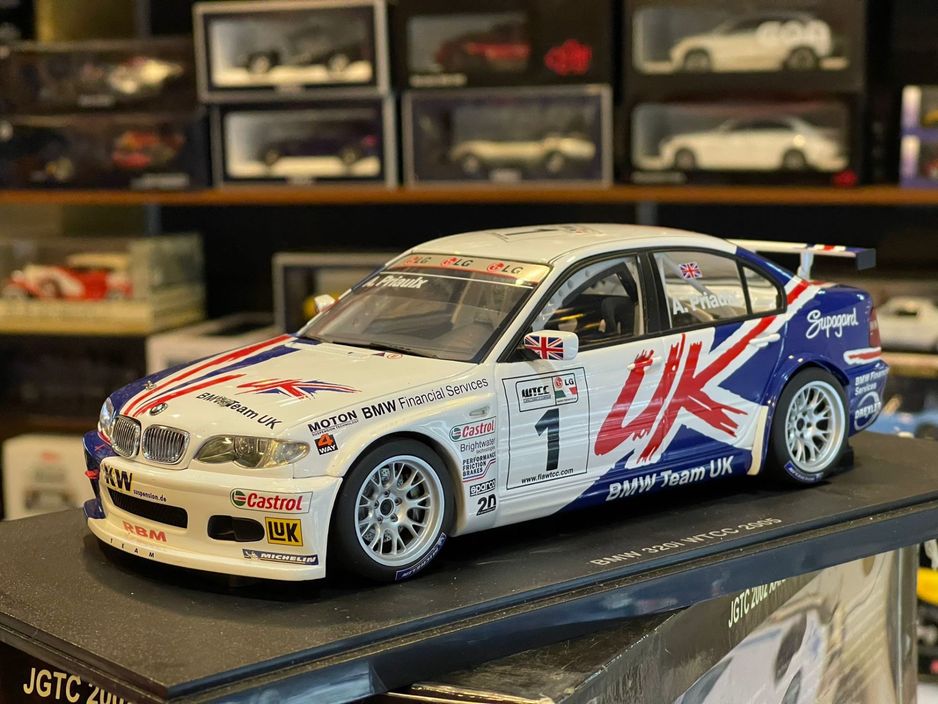 AUTOART - BMW - 3-SERIES 320i TEAM BMW UK N 1 SEASON WTCC 2005 ANDY PRIAULX