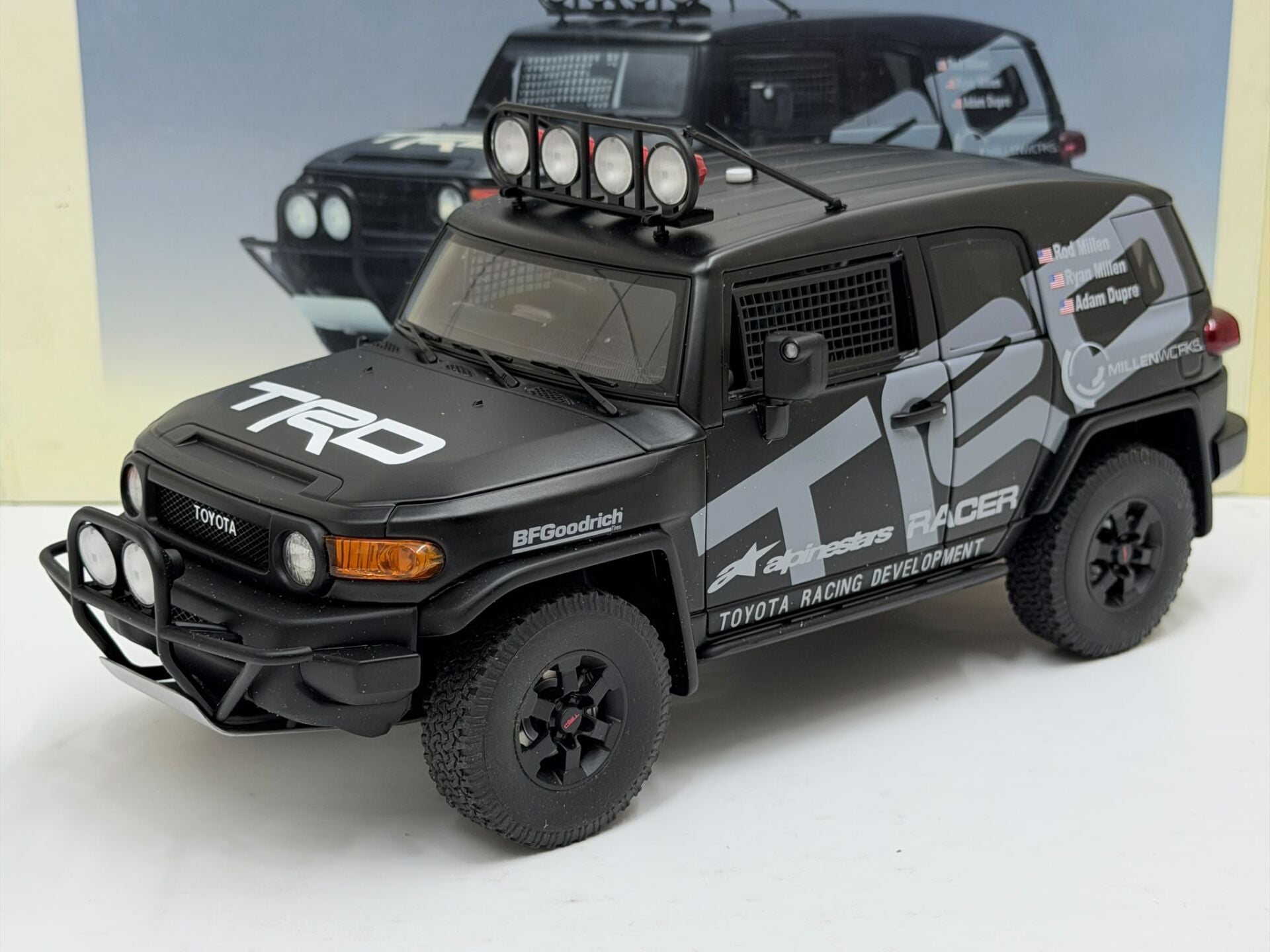 1/18 AUTOART Toyota FJ Cruiser TRD - 80717
