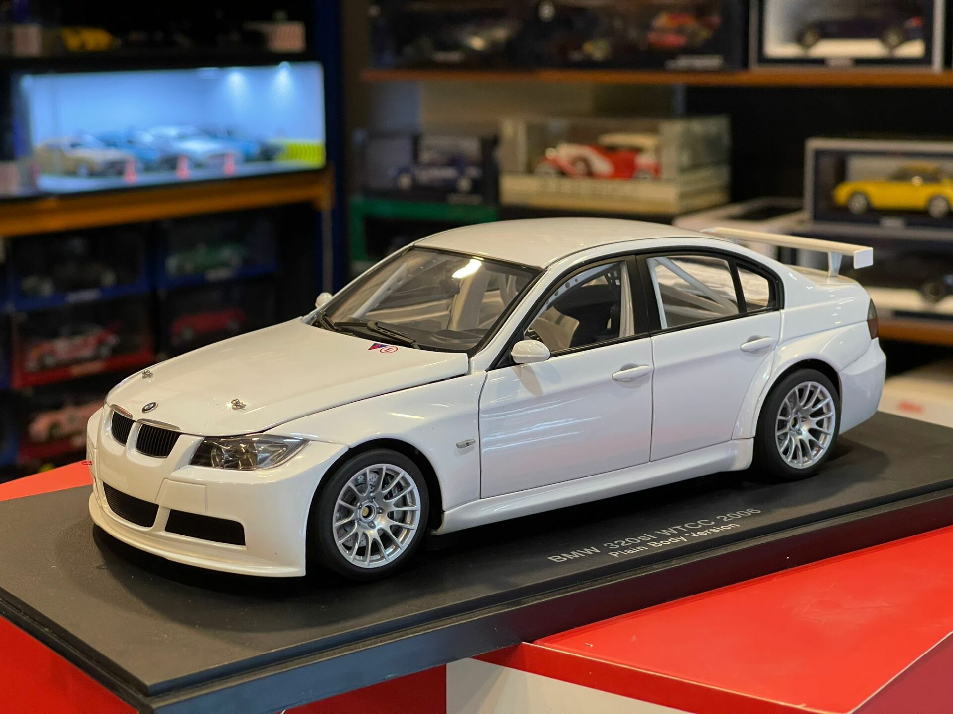 AUTOART - BMW - 3-SERIES 320Si WTCC 2006 - PLAIN BODY VERSION