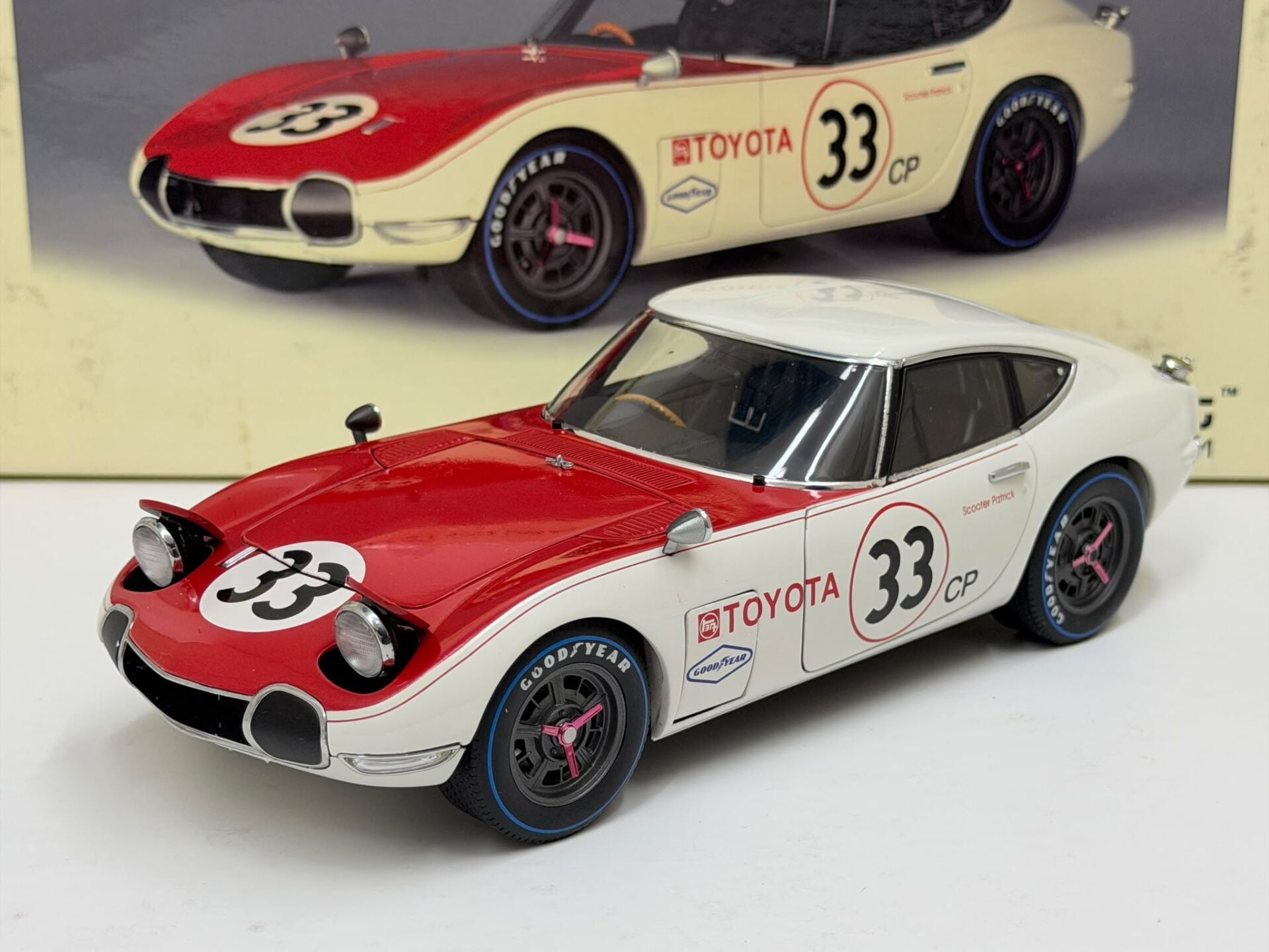 1/18 AUTOART Toyota 2000 GT SCCA Racing 1968 #33 - 86816
