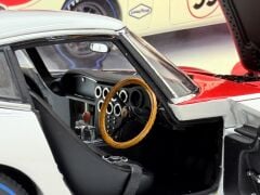 1/18 AUTOART Toyota 2000 GT SCCA Racing 1968 #33 - 86816