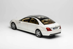 1/18 Motorhelix Mercedes Benz S600L W221 with Extra Engine Limited