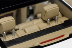 1/18 Motorhelix Mercedes Benz S600L W221 with Extra Engine Limited