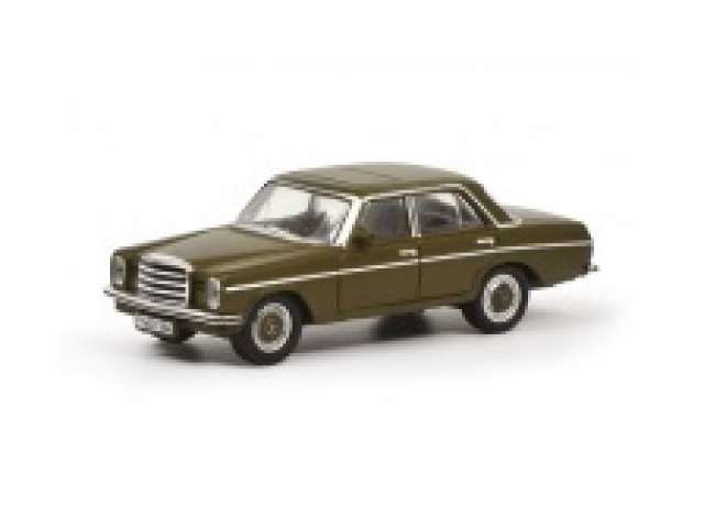 Mercedes Benz 8 Commander Bundeswehr, army green