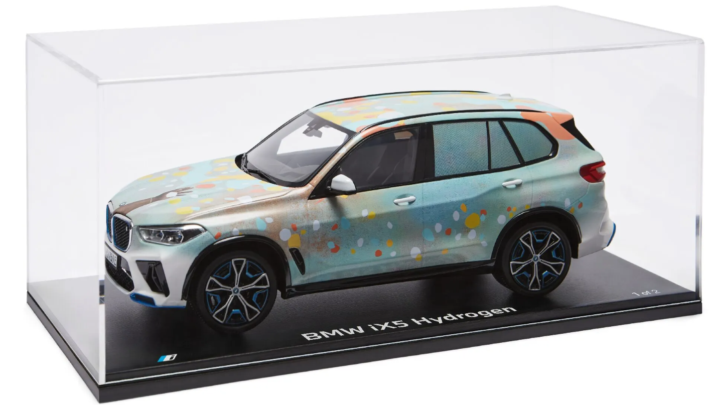 1/18 SPARK-MODEL - BMW - iX5 HYDROGEN (G05) 2025 - ART CAR BY ALVARO BARRINGTON - CON VETRINA - WITH SHOWCASE