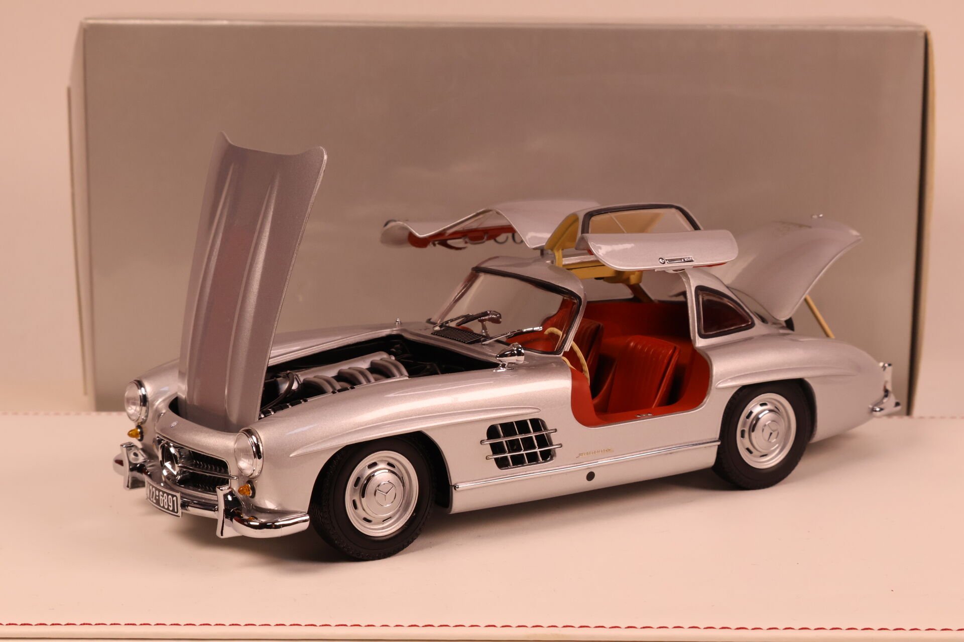 1/18 MINICHAMPS - MERCEDES BENZ - 300SL COUPE GULLWING (W198) 1955