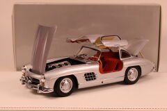 1/18 MINICHAMPS - MERCEDES BENZ - 300SL COUPE GULLWING (W198) 1955