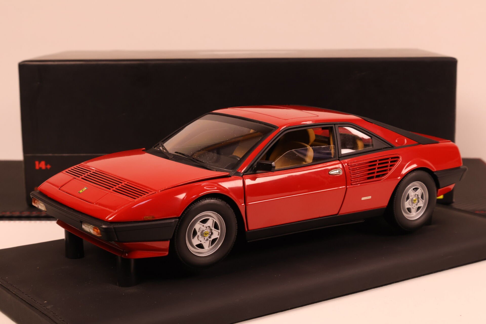 1:18 HotWheels Elite Ferrari Mondial 8 Special Elite year 1982 red