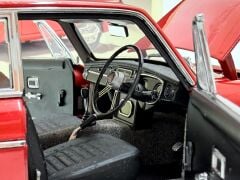 1/18 AutoArt MGB GT Coupe MK II 69 - 76601