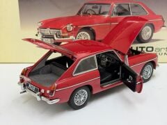 1/18 AutoArt MGB GT Coupe MK II 69 - 76601