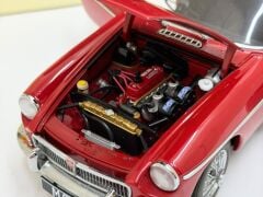 1/18 AutoArt MGB GT Coupe MK II 69 - 76601