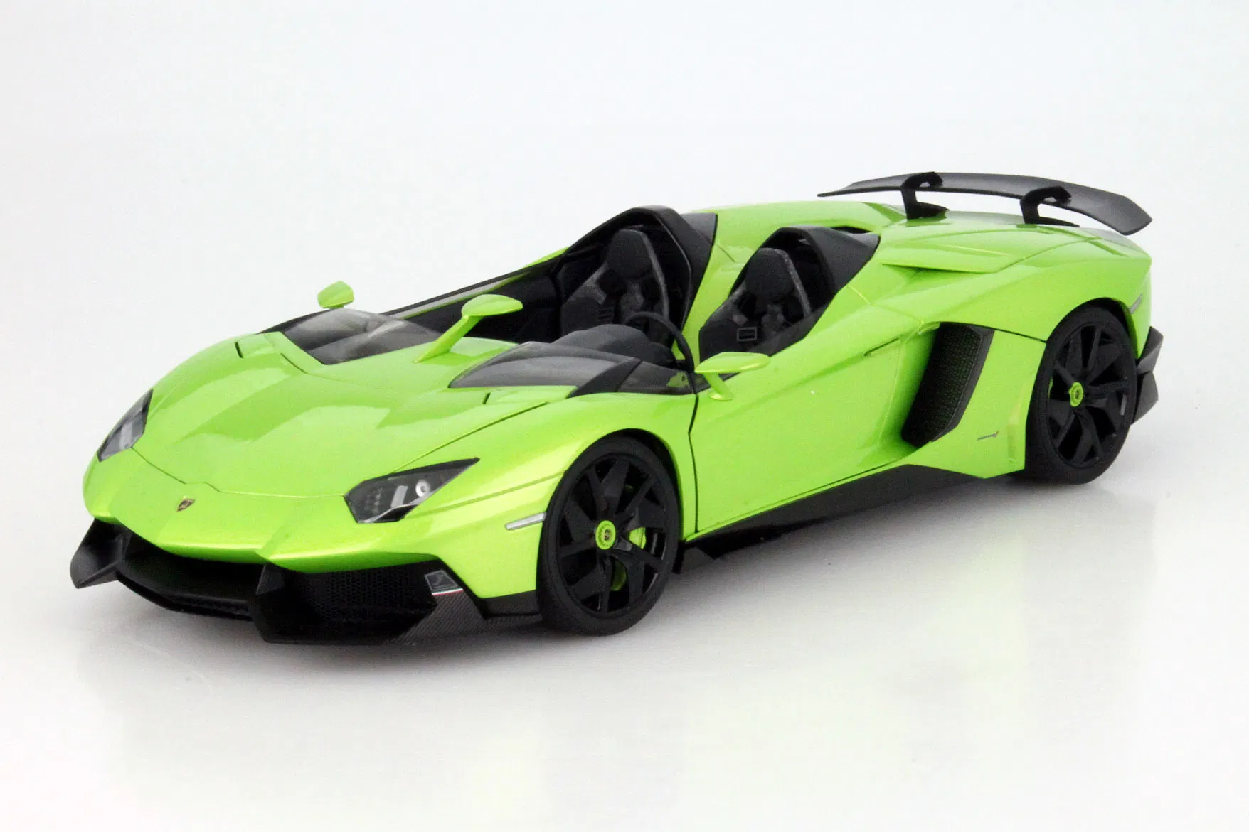 1/18 AUTOART - LAMBORGHINI - AVENTADOR J SPIDER 2012
