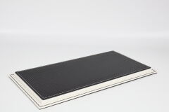 LYRD BOX 1:18 Ölçek Graphite Carbon / Ivory Base Sergileme Standı – (Beyaz Dikiş) LY113