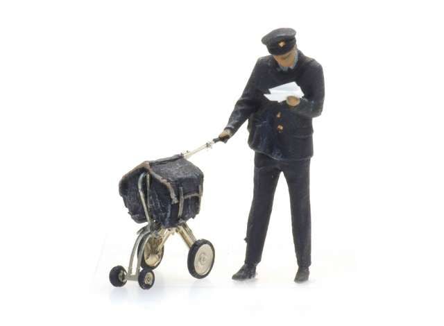 1/87 Postman and trolley