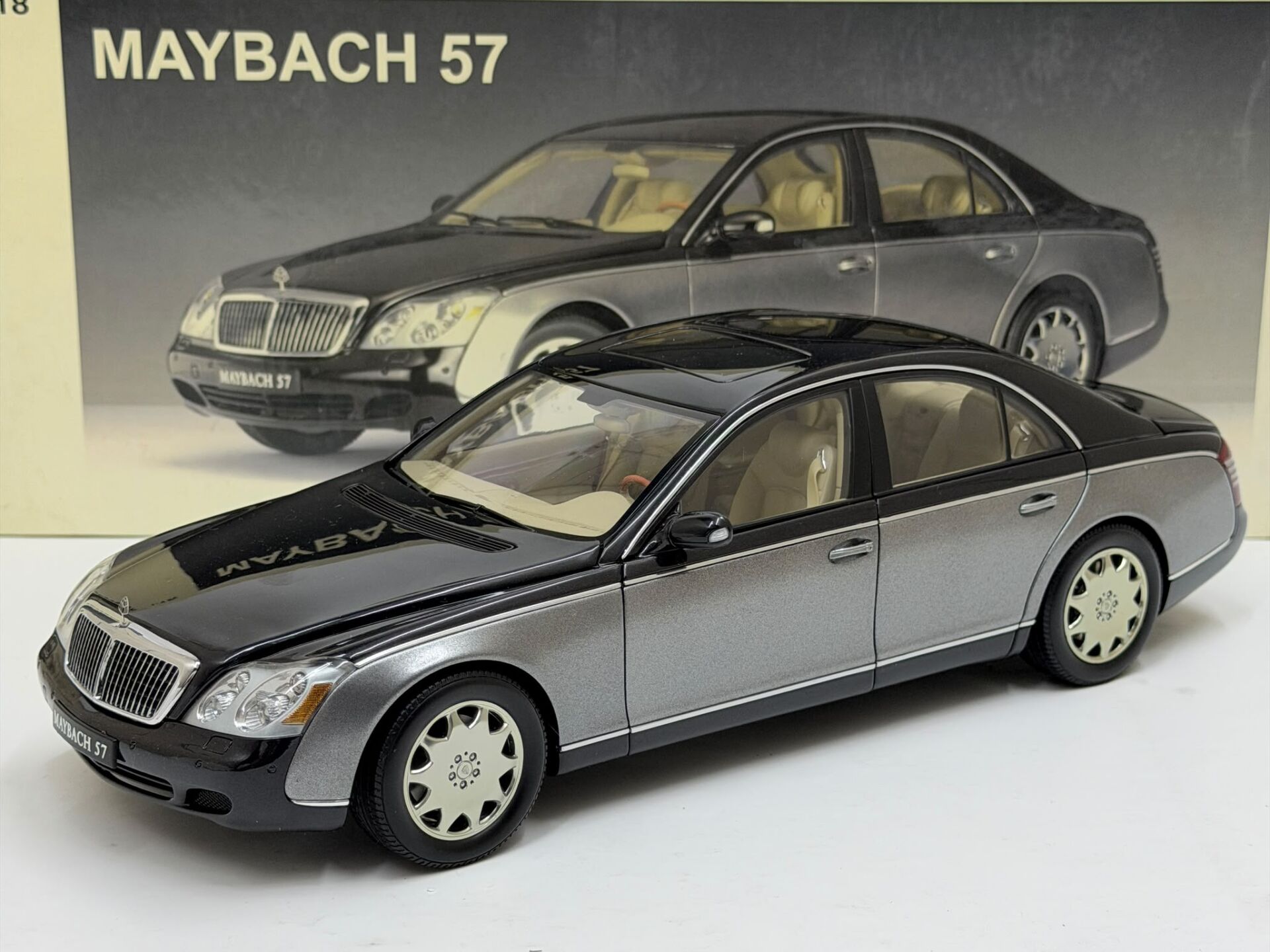 1/18 AUTOART Maybach 57 SWB Himalayas Grey - 76151