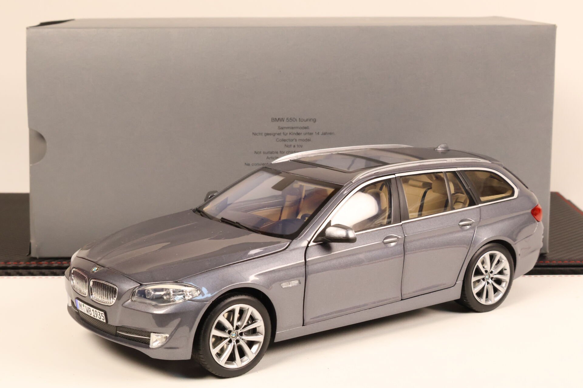 1/18 NOREV - BMW - 5-SERIES 550i STATION WAGON (F11) 2010