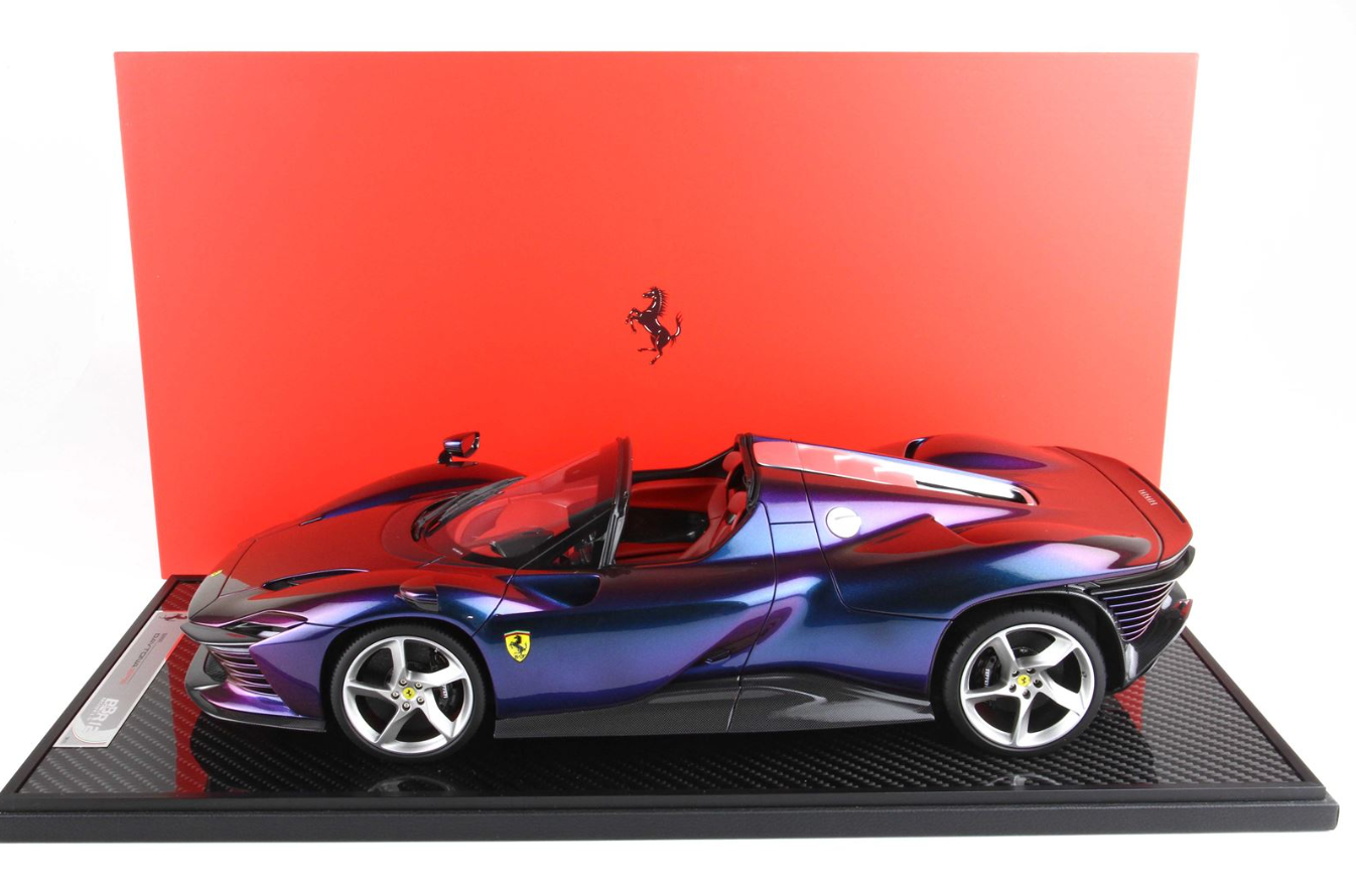 1/12 BBR - Ferrari Daytona SP3 Serie Icona Chamaleon purple - Open roof