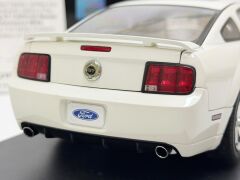 1/18 AUTOART Ford Mustang GT Coupe 2007 California Special - 73111