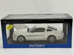 1/18 AUTOART Ford Mustang GT Coupe 2007 California Special - 73111
