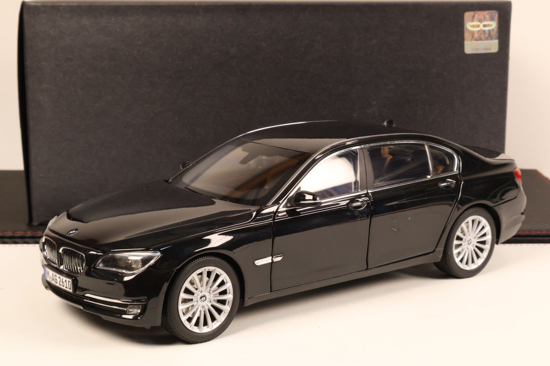 1/18 KYOSHO - BMW - 7-SERIES 750Li FACELIFT (RESTYLING) 2013