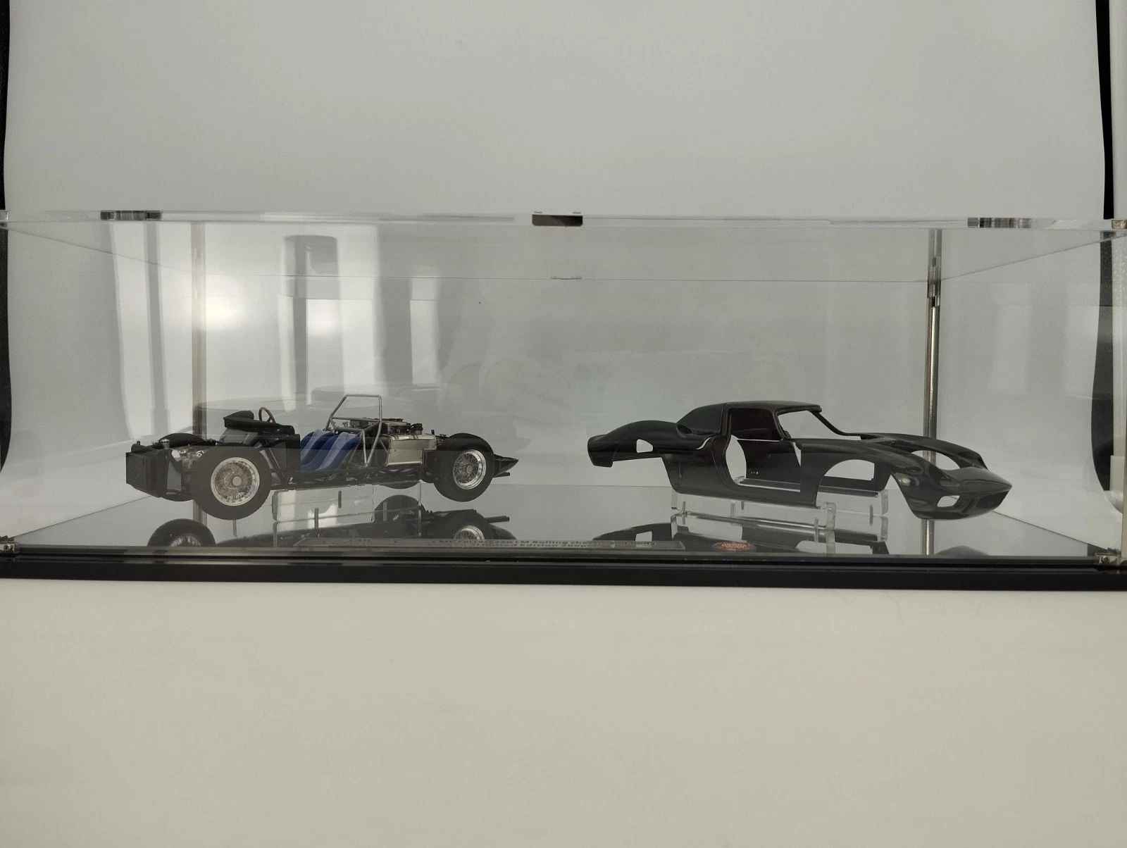 1/18 CMC - FERRARI - 250LM CAR BODY + ROLLING CHASSIS 1963 - CON VETRINA - WITH SHOWCASE