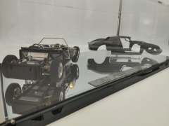 1/18 CMC - FERRARI - 250LM CAR BODY + ROLLING CHASSIS 1963 - CON VETRINA - WITH SHOWCASE