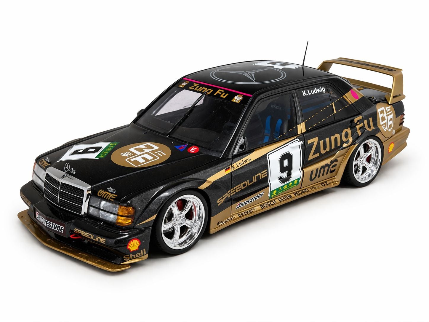 1/18 AUTOart Mercedes-Benz 190 E 2.5-16 EVO2 Grand Prix Zung Fu - 89135