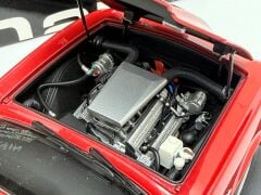 1/18 AUTOart Aston Martin V8 Vantage 1985 Suffolk Red - 70222