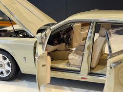 KYOSHO - ROLLS ROYCE - CARARA WHITE PHANTOM EWB LIMOUSINE 2012