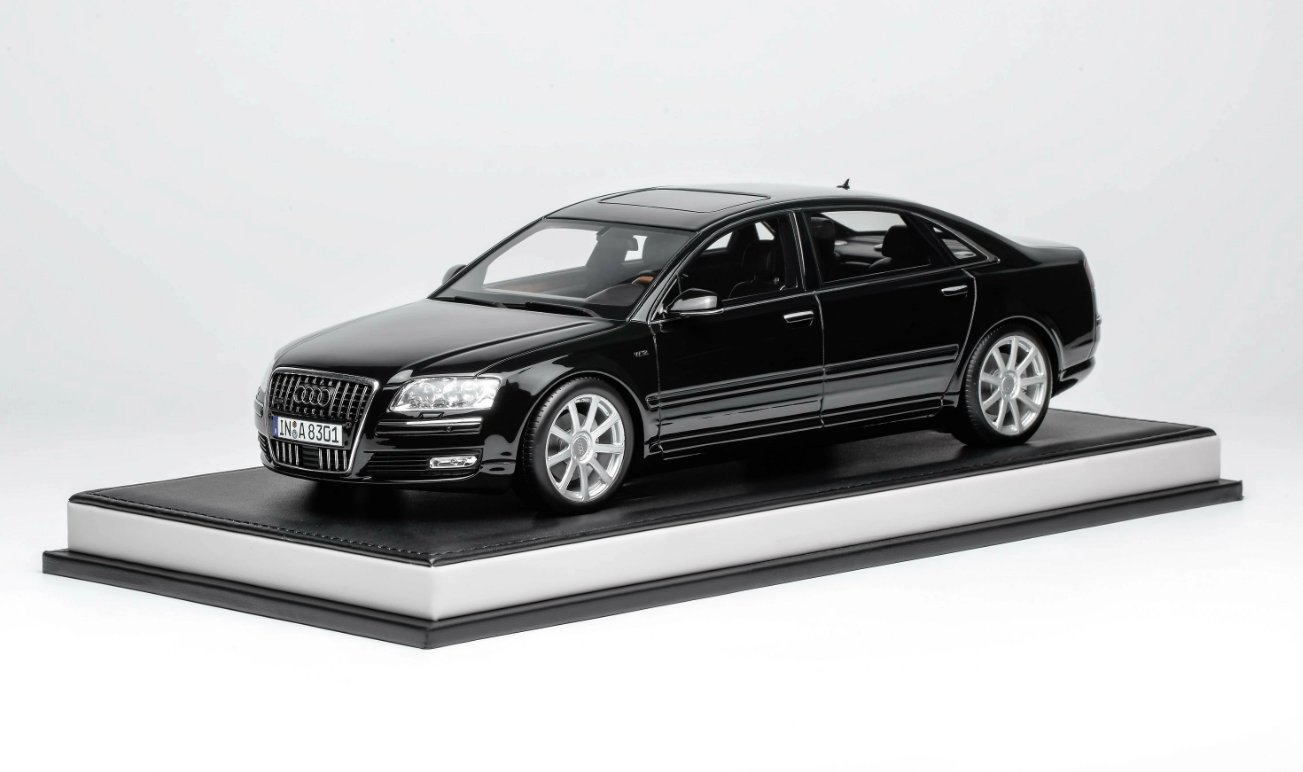 1/18 Motorhelix Audi A8L W12 2008