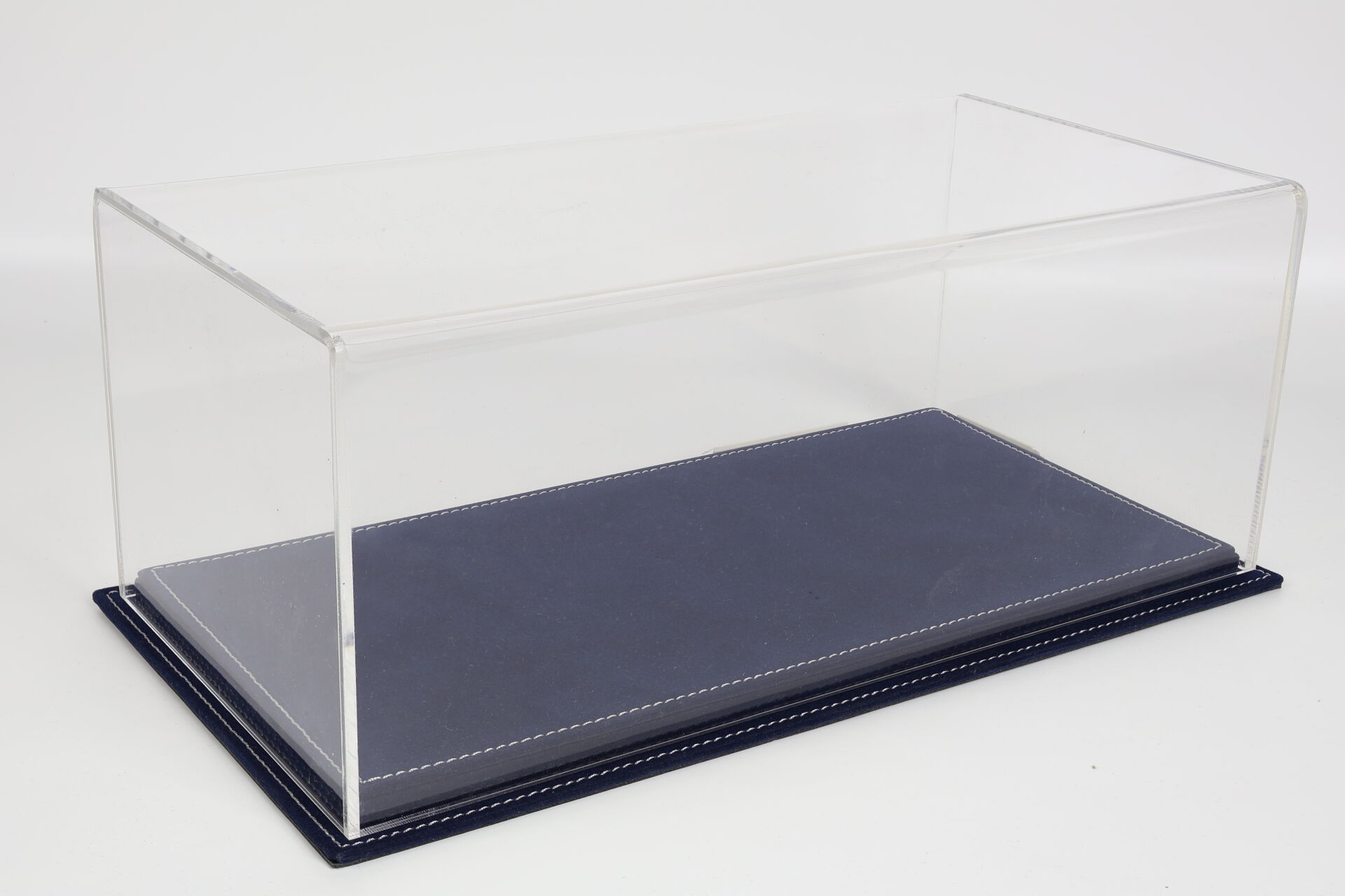 LYRD BOX 1:18 ÖLÇEK MIDNIGHT NAVY ALCANTARA SERGİLEME STANDI – (GÜMÜŞ DİKİŞ) LY124