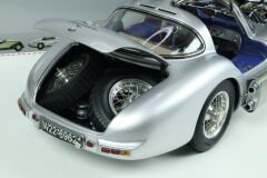 1/18 CMC - MERCEDES BENZ - 300 SLR UHLENHAUT COUPE 1955