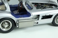 1/18 CMC - MERCEDES BENZ - 300 SLR UHLENHAUT COUPE 1955