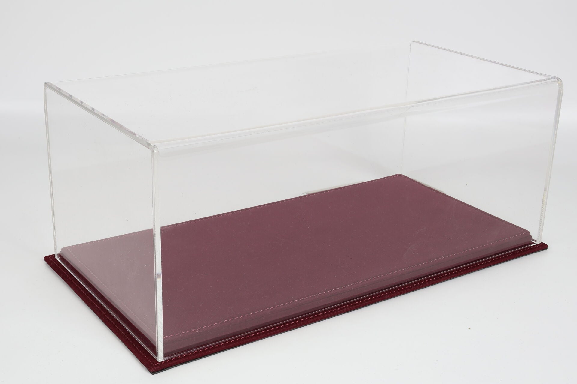 LYRD BOX 1:18 ÖLÇEK BORDEAUX WINE ALCANTARA SERGİLEME STANDI – (BORDEAUX DİKİŞ) LY125