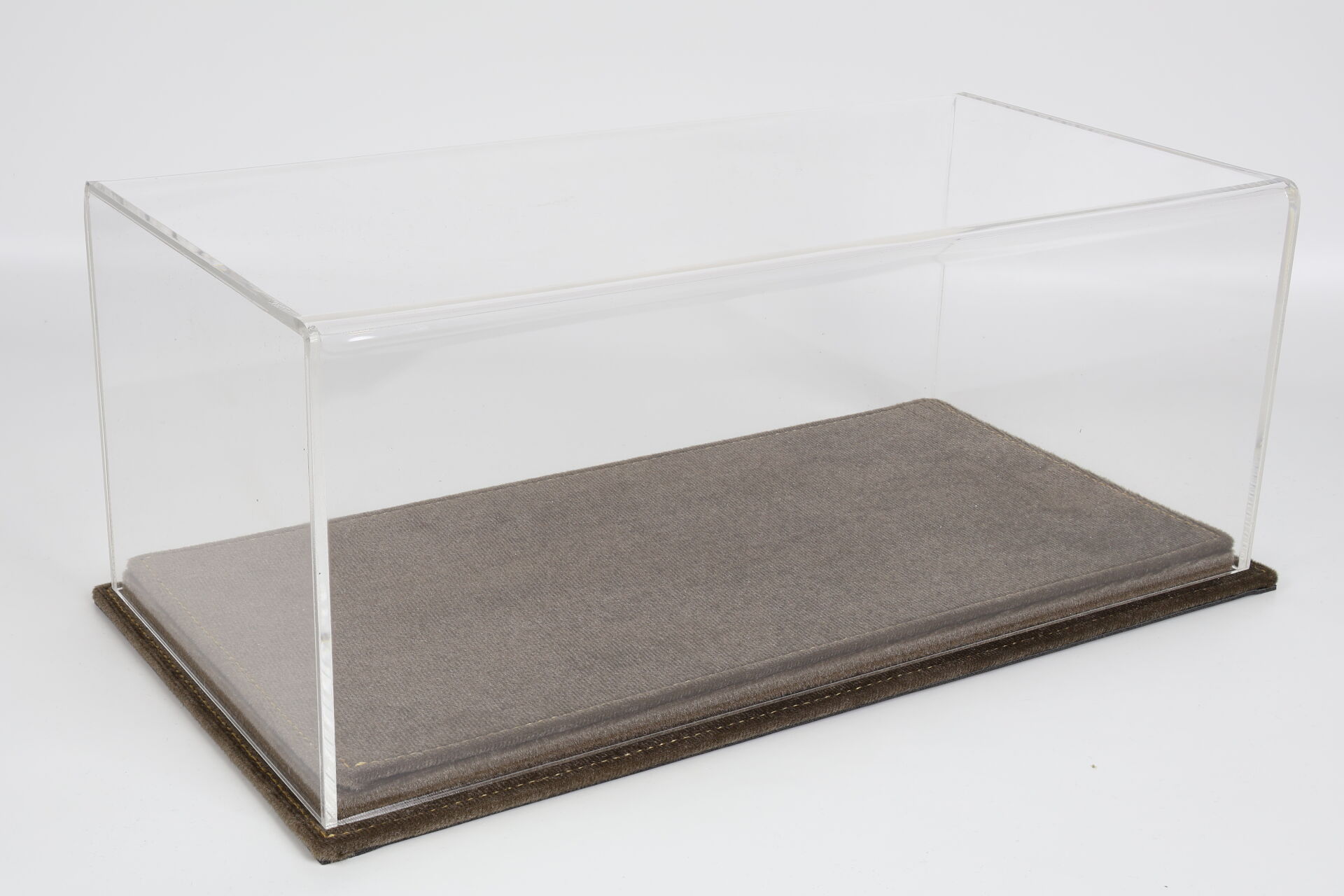 LYRD BOX 1:18 ÖLÇEK MOCHA TAUPE ALCANTARA SERGİLEME STANDI – (GOLD DİKİŞ) LY126
