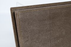 LYRD BOX 1:18 ÖLÇEK MOCHA TAUPE ALCANTARA SERGİLEME STANDI – (GOLD DİKİŞ) LY126