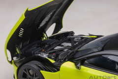 1/18 AUTOart Aston Martin DBS Superleggera (Lime Essence) 70295