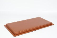 LYRD BOX 1:18 ÖLÇEK SADDLE COGNAC SERGİLEME STANDI – (COGNAC DİKİŞ) LY129