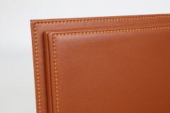 LYRD BOX 1:18 ÖLÇEK SADDLE COGNAC SERGİLEME STANDI – (COGNAC DİKİŞ) LY129